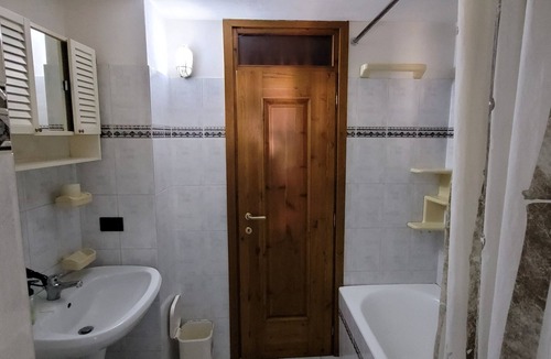 Civo House | Lake Como 7 miles - Val di Mello: 1-ROOM-APARTMENT/TWO-ROOM APARTMENT BedroomBathroomKitchen