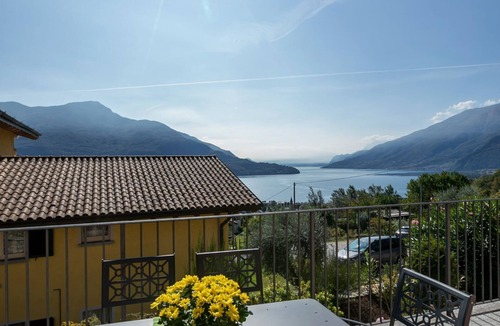 Vercana Apartment | Lake Como - Residence La Collina - Orange