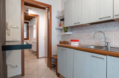 Sulzano Apartment | Lake & Love - One Bedroom Apartment, Sleeps 4