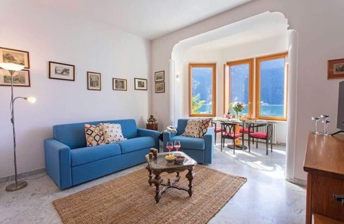 San Mamete Apartment | Lake Lugano apartment with balcony