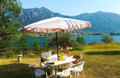 Idro Condo | Lake shore with garden