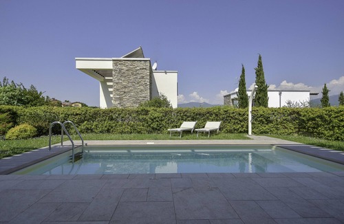 Manerba del Garda Villa | Lake Sunbeam Villa by Wonderful Italy