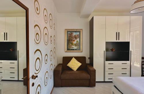 Vassena Apartment | Lake View Apartment - Parking Included