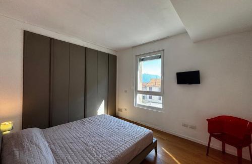 Musso Apartment | Lake view apartment with swimming pool - Larihome A87