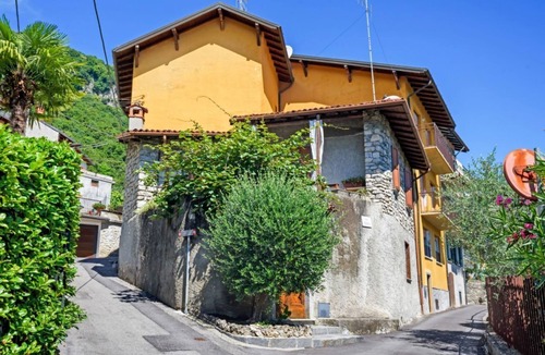 Vassena Apartment | Lake view apt with garden! WIFI and relaxation!
