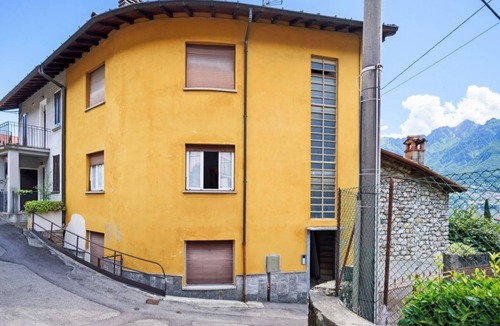 Vassena Apartment | Lake view apt with garden! WIFI and relaxation!
