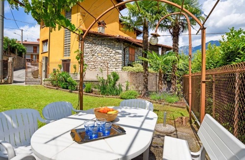 Vassena Apartment | Lake view apt with garden! WIFI and relaxation!
