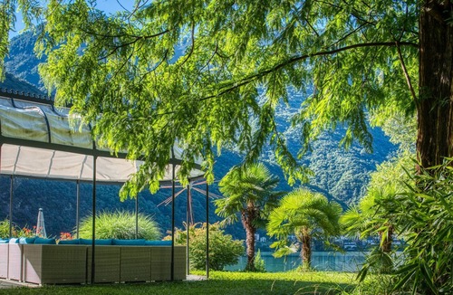 Campo Villa | Lakefront Villa, in its own 5 acre parc at the lake, private sandy beach