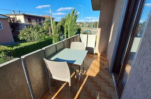 Verdellino Apartment | Large apartment with 5/6 beds - closed parking space- served by public transport