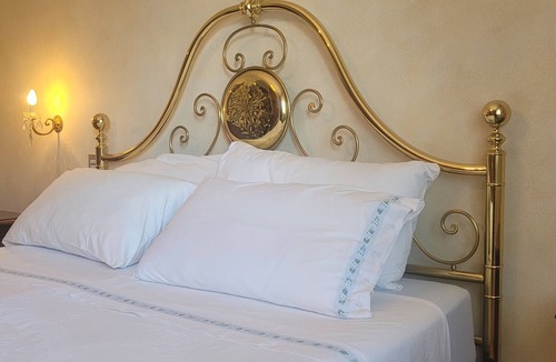 Luino Bed & Breakfast | Large downtown Luino apartment with lake views
