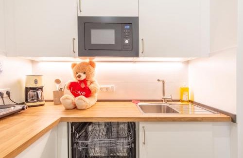 Nordost Apartment | Large Group Apartment with 2 Bathrooms & Single Beds