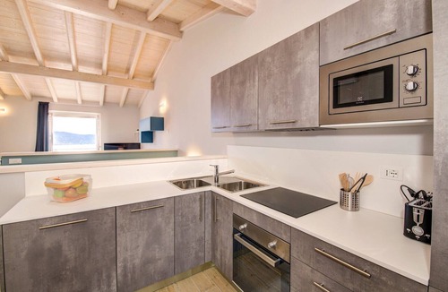 Pulciano Villa | Le Casette - Leccino with lake view, pool and private Jacuzzi