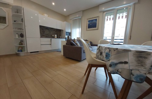 Desenzano del Garda Apartment | Le Rive - Beachfront apartment with lake view