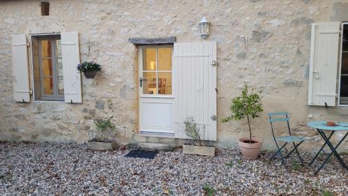 Salles Apartment | Les Bouges