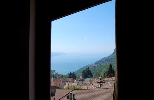 Gardola Apartment | Lince - Theater Home, with pool and lake view