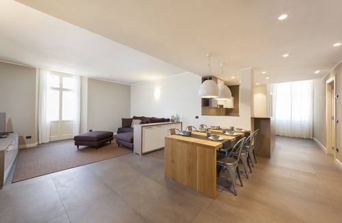 Bellagio Apartment | LISZT HOME by KlabHouse-modern 3BR Lakefront w/Terrace & AC