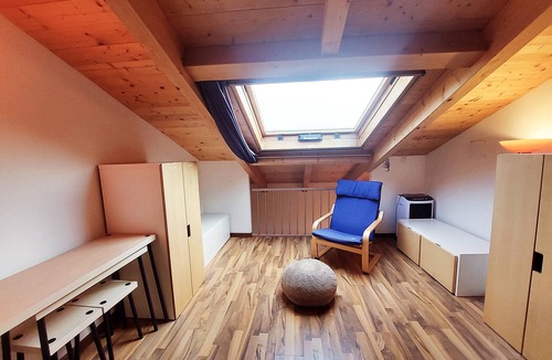 Villanuova sul Clisi House | Little terraced house on the green hills above Salò - Red House