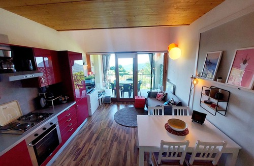 Villanuova sul Clisi House | Little terraced house on the green hills above Salò - Red House