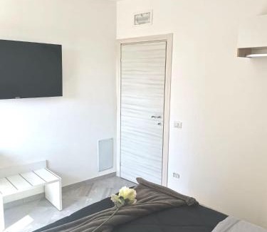 Lonate Ceppino House | LONATE ROOM