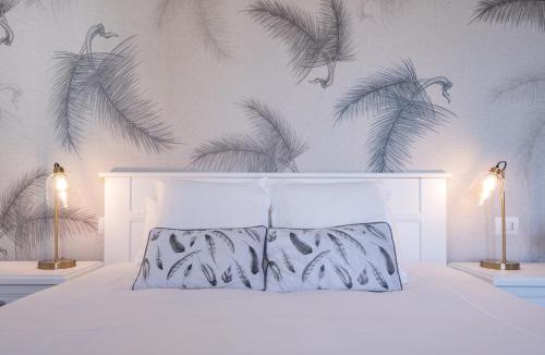 Albate Apartment | Lora feathers Suite, free parking, self check in,4