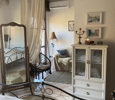 Travedona-Monate Bed & Breakfast | Los Perros Hermanos