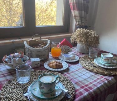Travedona-Monate Bed & Breakfast | Los Perros Hermanos