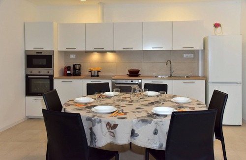 Padenghe sul Garda Apartment | Lotus | Garda Bloom Holiday Apartments at Lake Garda