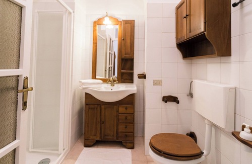 Como City Centre Apartment | Love & Smile Apartment