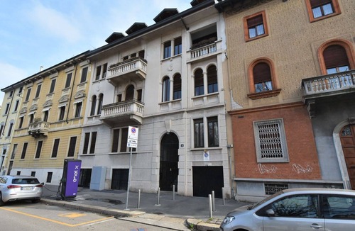 Milan Apartment | Lovely apartment for 10 people with WIFI, A/C, TV and balcony