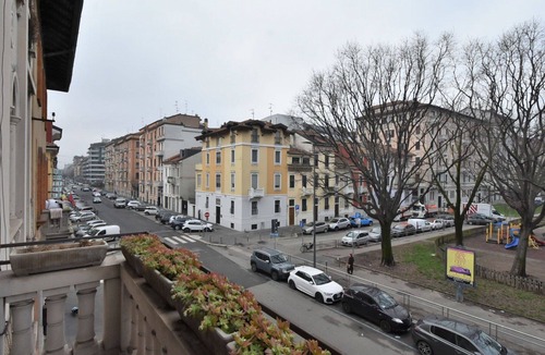 Milan Apartment | Lovely apartment for 10 people with WIFI, A/C, TV and balcony