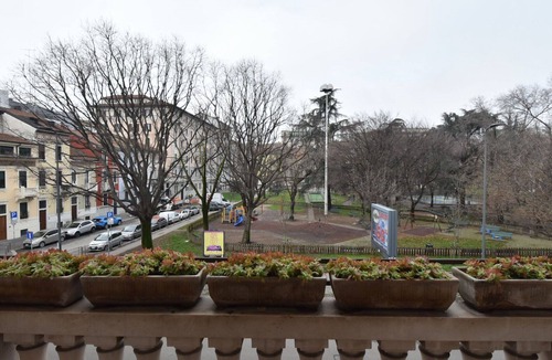 Milan Apartment | Lovely apartment for 10 people with WIFI, A/C, TV and balcony