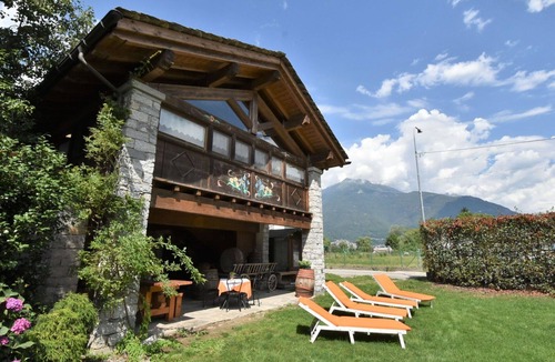 Prata Camportaccio Apartment | Lovely apartment for 5 guests with A/C, WIFI, TV, patio and pets allowed