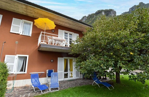Vesta Apartment | Lovely apartment for 6 people with WIFI, TV, terrace, pets allowed and parking