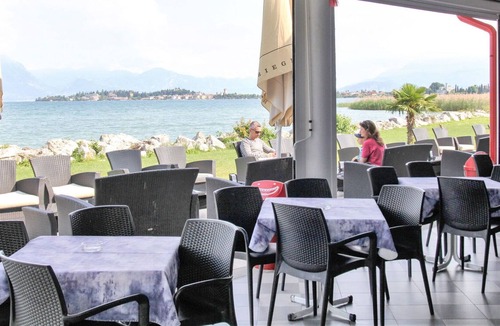 Sirmione Apartment | Lovely apartment for 5 guests with pool, WIFI, A/C, TV, terrace, pets allowed and parking