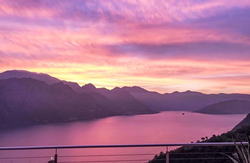 Riva di Solto Apartment | Lovely apartment for 5 guests with WIFI, hot tub, TV, patio and pets allowed