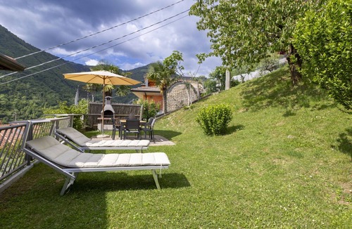 Riva di Solto Apartment | Lovely apartment for 5 guests with WIFI, hot tub, TV, patio and pets allowed