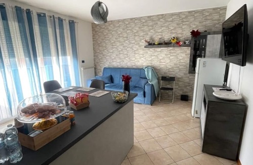 Rovello Porro Apartment | Lussuoso Bilocale con Parcheggio Gratuito