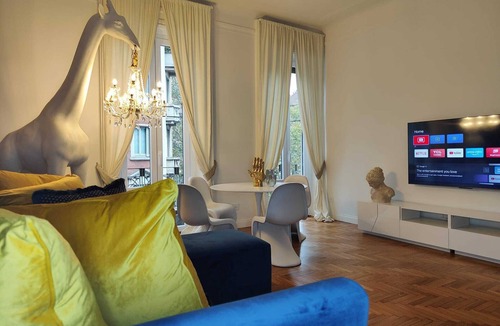 Central Station Apartment | Luxury Apart. Milan Downtown near Duomo 2 Bedrooms, 2 Baths, WiFi, AC and Subway