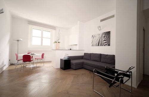 Porta Nuova Apartment | Luxury appartment in Montenapoleone (120 sqm) with parking in the building