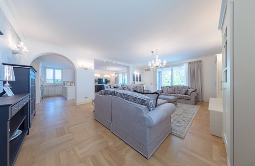 Colombare Apartment | Luxury Lakefront Catullo A1 by Wonderful Italy
