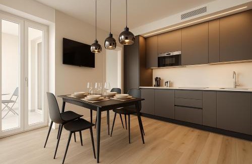 Iseo Apartment | Luxury Retreat in Iseo - Jacuzzi, Balcony & Wi-Fi in the Heart of Town