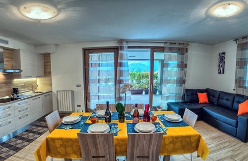 Colico Apartment | Luxus Ferienwohnung Relax am Comoer See mit Panoramablick, Poolblick in Colico