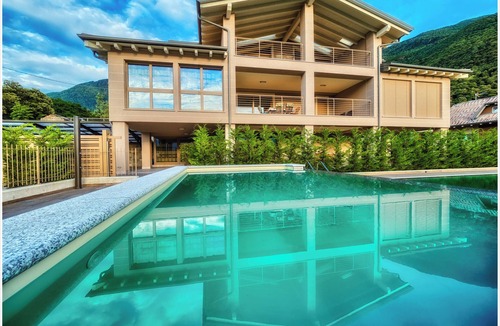 Colico Apartment | Luxus Ferienwohnung Relax am Comoer See mit Panoramablick, Poolblick in Colico
