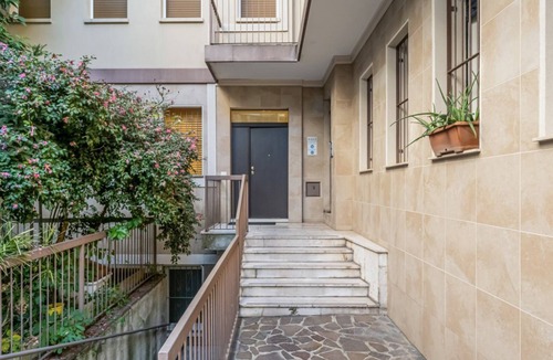 Porta Romana Apartment | M3 Porta Romana Modern Two-Level APT