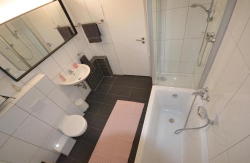 Altstadt-Sued Apartment | Madame Tower