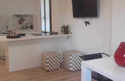 Valganna Apartment | Magda's Corner-directly on the lake-private beach is private parking