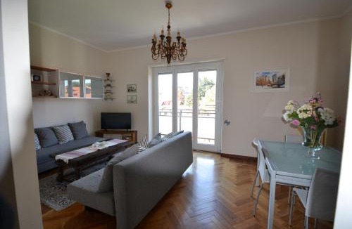 Downtown Apartment | Magenta Apartment