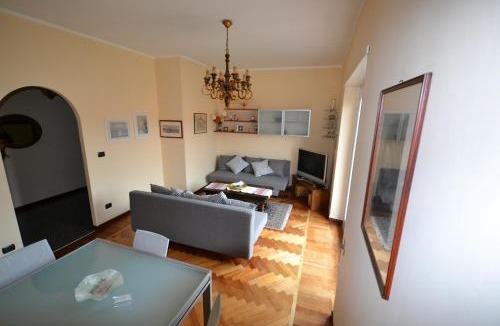 Downtown Apartment | Magenta Apartment