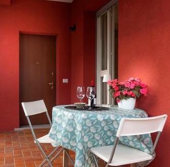 Besnate House | Maison Rouge
