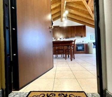 San Giuliano Milanese Apartment | Mansarda antica Milano